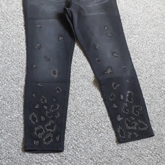 New Mid Rise Stretchy Ankle Jeans Pants. - Picture 4 of 8